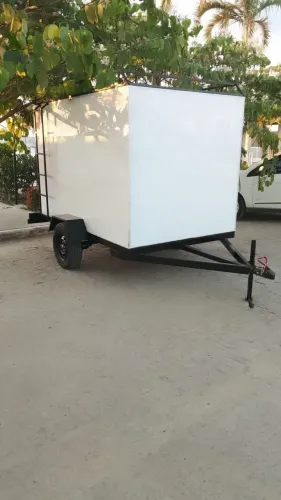 Reboque baú 