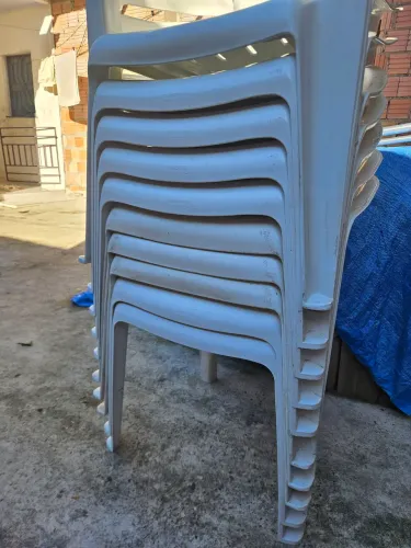 Vende-se conjunto de cadeira branca
