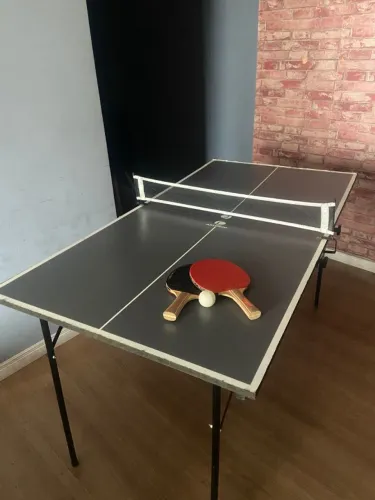 ALUGUE - MESA PING PONG 1,50 x 70 COMPACTA com Raquetes profissionais.