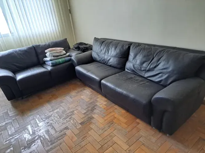 Conjunto de Sofas 2 e 3 Lugares Couro Legitimo Preto