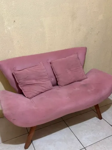 Sofá namoradeira rosa + 2 puff