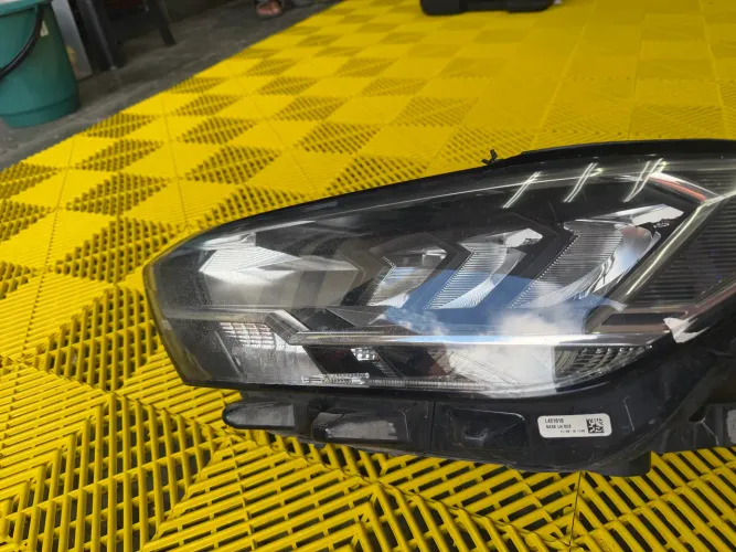 Vende-se par de farol Jetta 2020