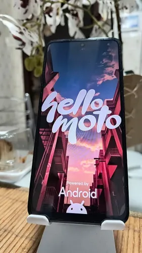Smartphone Motorola Moto G34 5G 4GB 128GB Armazenamento.
