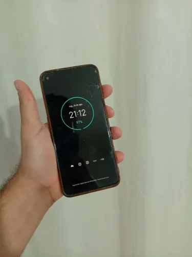 CELULAR À VENDA - FUNCIONANDO PERFEITAMENTE