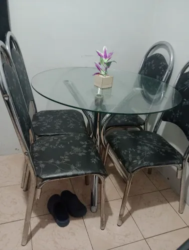 Mesa de vidro marcas de uso 
