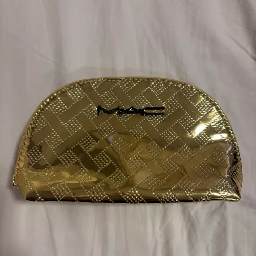 Necessaire MAC Meia Lua Dourada Gold Bolsa Maquiagem Mão