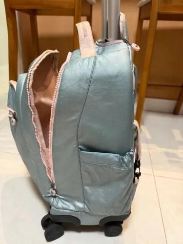 Mochila Kipling New Zea Metálica Rodinhas Usada 1 ano 