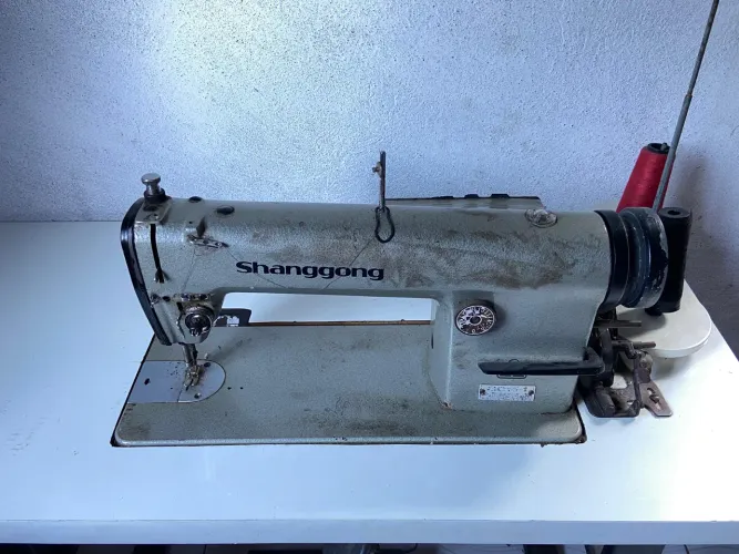 Máquina de costura com Mesa !!