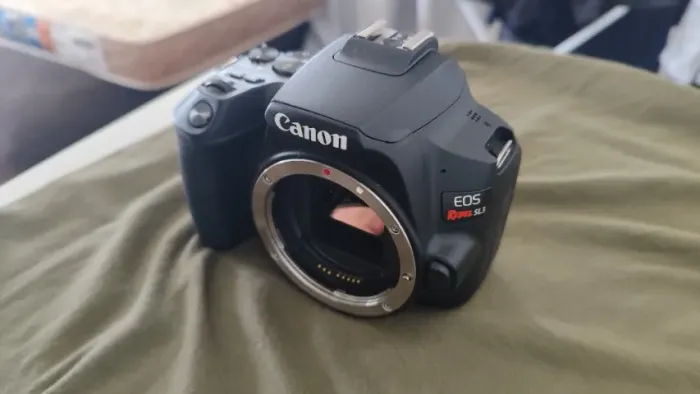 Canon EOS Rebel SL3 + Lente 18-55mm STM - Excelente Estado