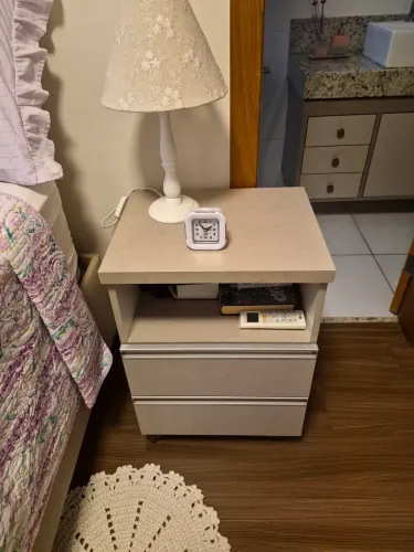2 MESAS DE CABECEIRA