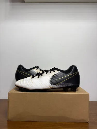 Chuteira Nike Tiempo Campo