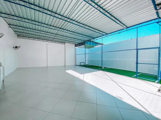 Galpão/Depósito/Armazém para aluguel tem 143 metros quadrados