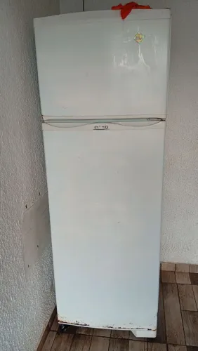 Vendo geladeira usada troca borracha obs usada gela bem 