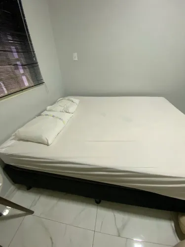 Cama casal semi nova 