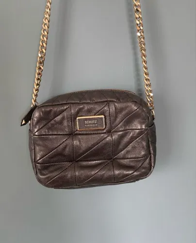 Bolsa preta em couro da SCHUTZ 