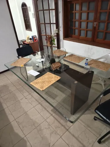 Mesa de Jantar de Alto Padrão - Ideal para 8 a 10 lugares.