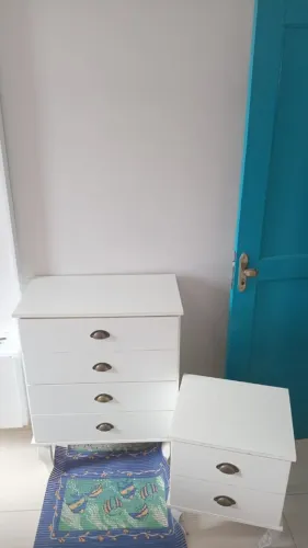 Conjunto de Cômoda e mesa de cabeceira