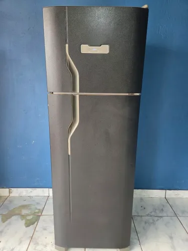 Vendo geladeira Electrolux 220 volts