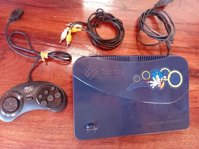 Master System Evolution com 132 jogos na memória