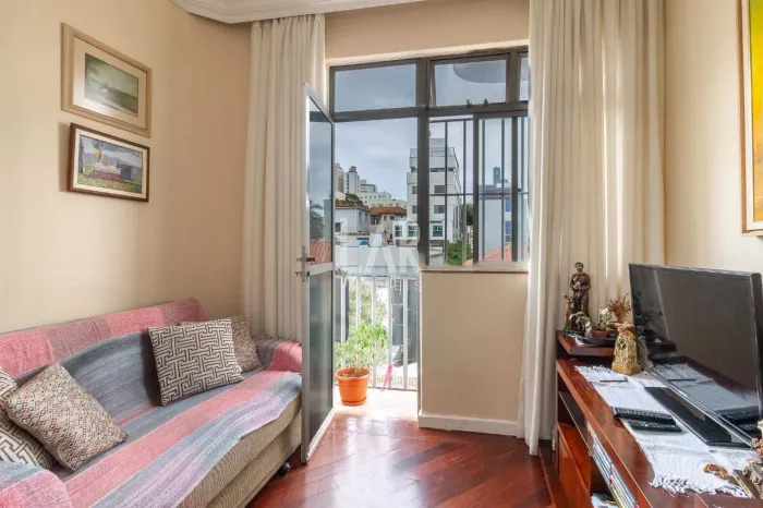 Apartamento amplo de 125m² com 3 quartos e 2 vagas na Barroca