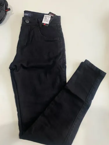 Calça jeans nova com etiqueta 