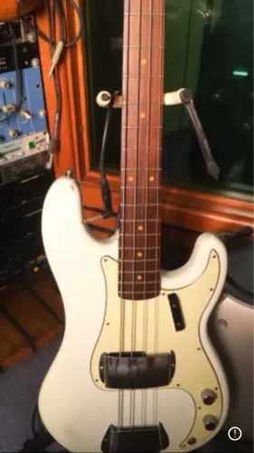 Baixo fender precision avri 63