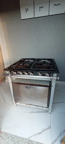 Fogão industrial 4 bocas com Forno Venâncio<br>Para sua área de festa ou cozinha industrial