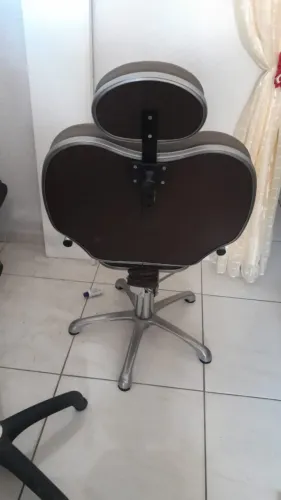 Cadeira e Lavatório 