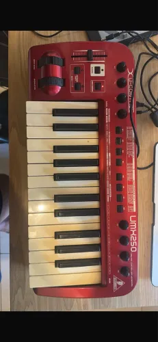 Controlador mídi Behringer UMX250 - V/T