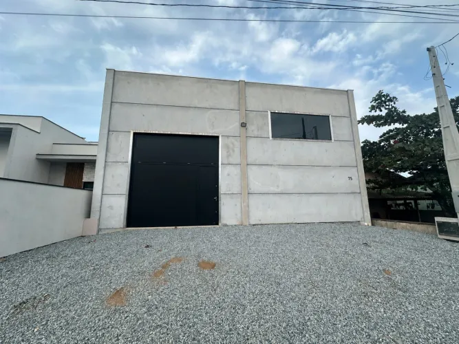 Galpão de 200m² disponível para locação no bairro Itajuba em Barra Velha (cod. 24446)