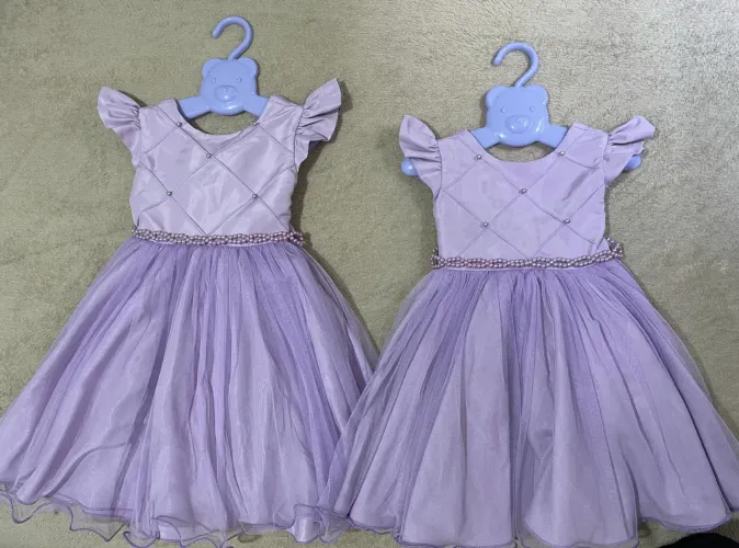 2 Vestidos infantil 2 e 4 anos
