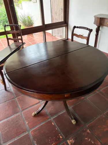 Conjunto de mesa de sala, 6 cadeiras e aparador