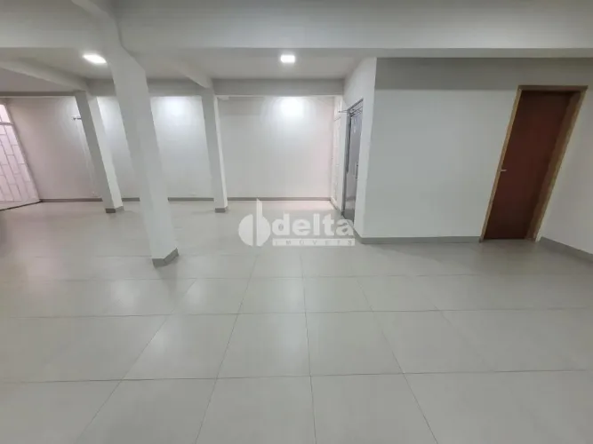 Prédio disponível para locação e venda no bairro Nossa Senhora Aparecida em Uberlândia-MG