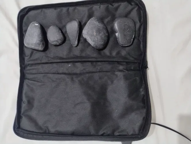 Bolsa térmica com pedra para massagem