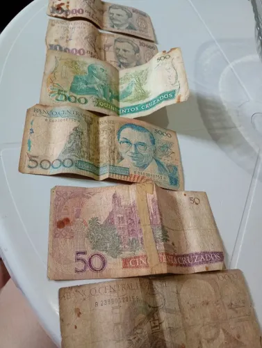 Dinheiro antigo para colecionadores.