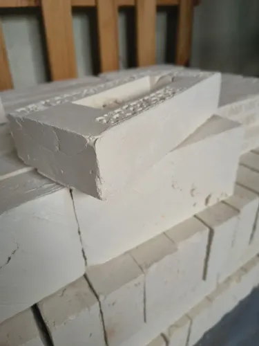 Tijolos brancos para decoração ou acabamento.