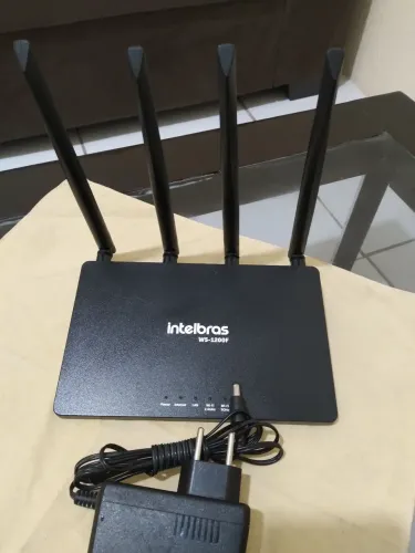 Roteador intelbras W5-1200F em ótimo estado funcionando perfeitamente