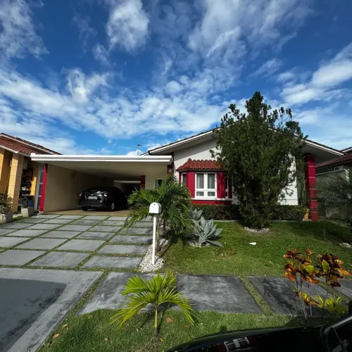 Casa Alto padrão com 4 qts para aluguel, Localização Privilegiada