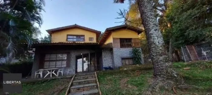 Casa na Vila Conceição em terreno de 3.200m2 e vista para o Guaíba
