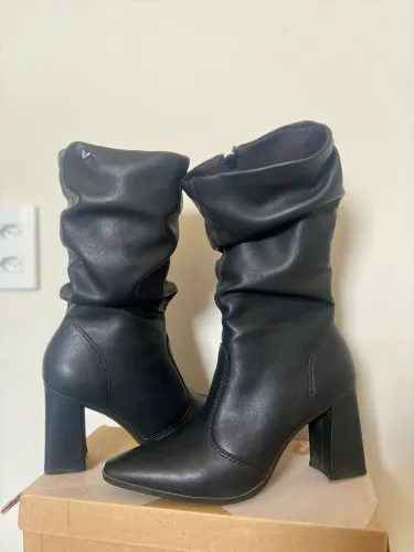 Bota nova - número 35