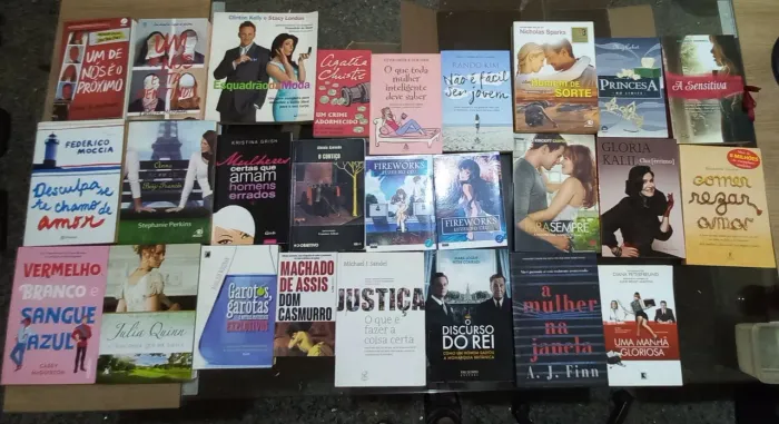 Vende-se Livros, apenas 10 reais cada. Compre 4 e pague 3
