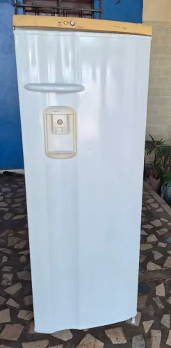 Geladeira Electrolux gelando bem. ENTREGO