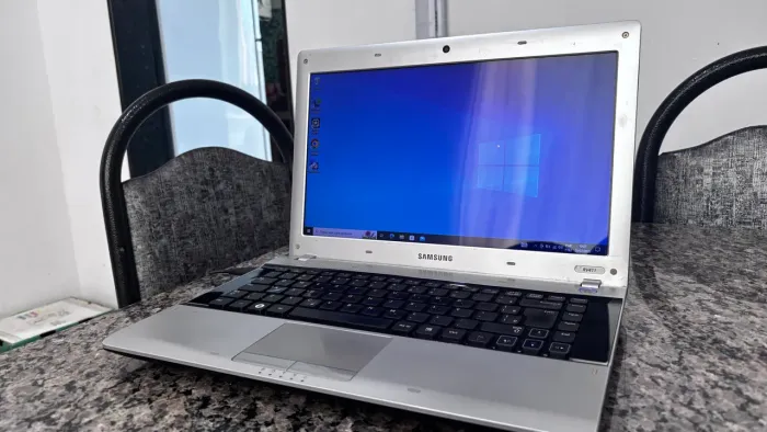 Notebook Samsung Rv 411 - i3 380m 2.53ghz pentium c ssd 120 c windows 10