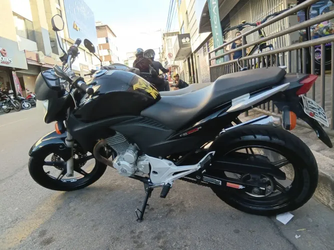 Moto CB300