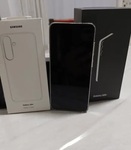 Vendo Smartphone Samsung Galaxy S25+ 12gb memória e 256gb armazenamento câmera tripla