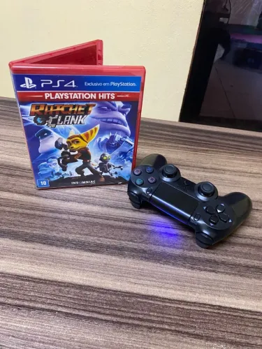 PS4 usado em bom estado dois controles