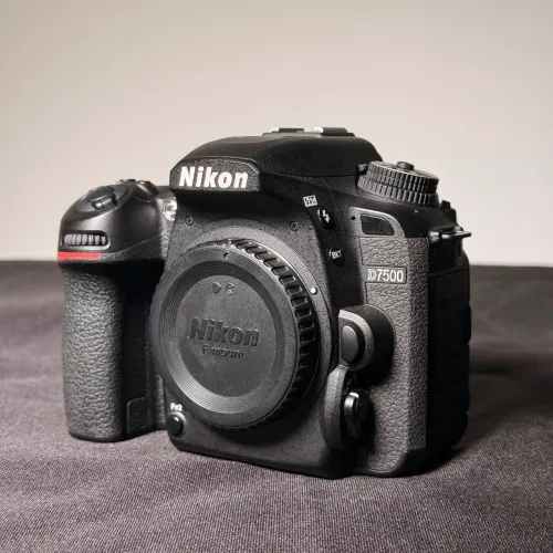 Nikon D7500 + 18-300mm VR poucos clicks