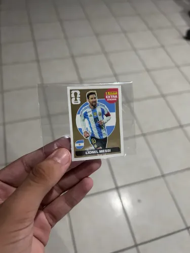 Figurinha legend dourada do Messi impecável