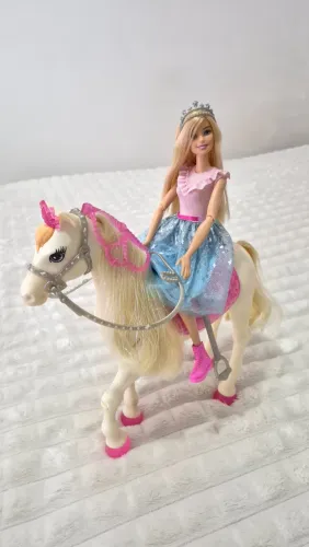 Barbie e cavalo articulados musival e luzes dança 
