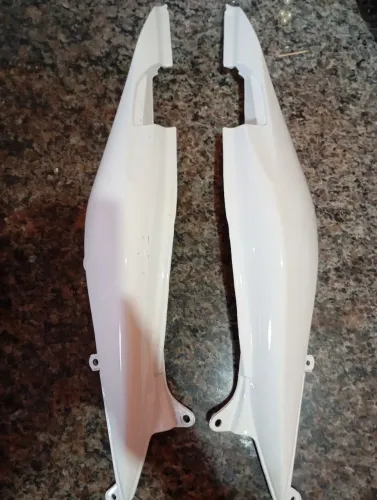 Carenagem traseira da CB300R e paralama dianteiro 